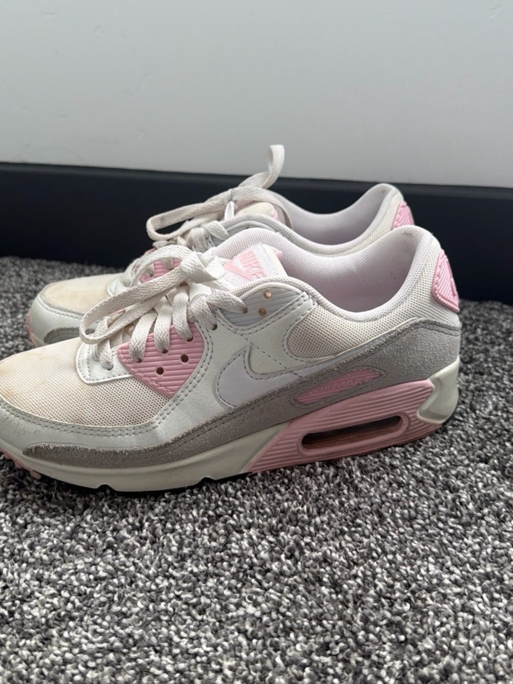Nike Air Max Low Top Sneakers - White & Pink